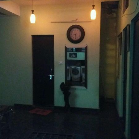 Metro House Hotel New Delhi Exterior photo