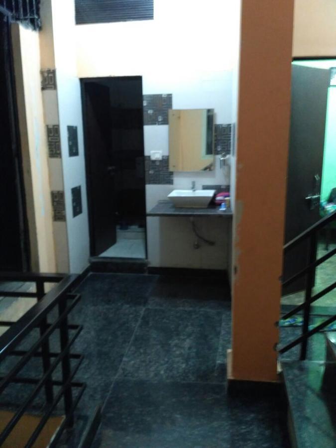 Metro House Hotel New Delhi Exterior photo